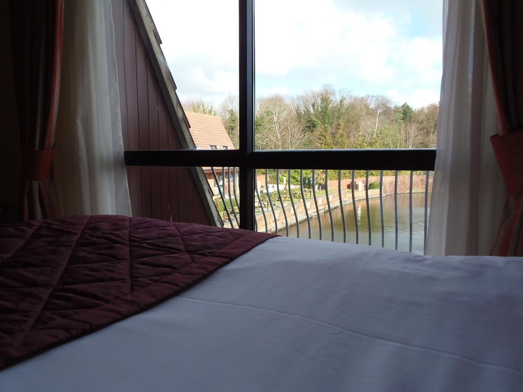 Lakeside International Hotel Camberley Pokoj fotografie