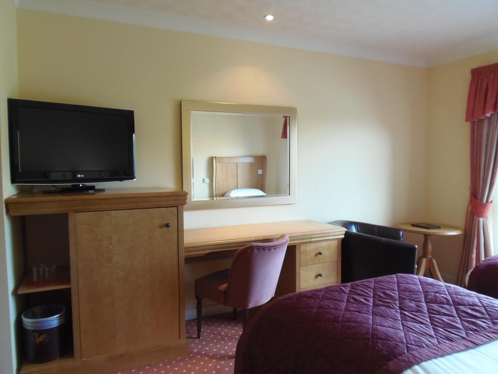 Lakeside International Hotel Camberley Pokoj fotografie