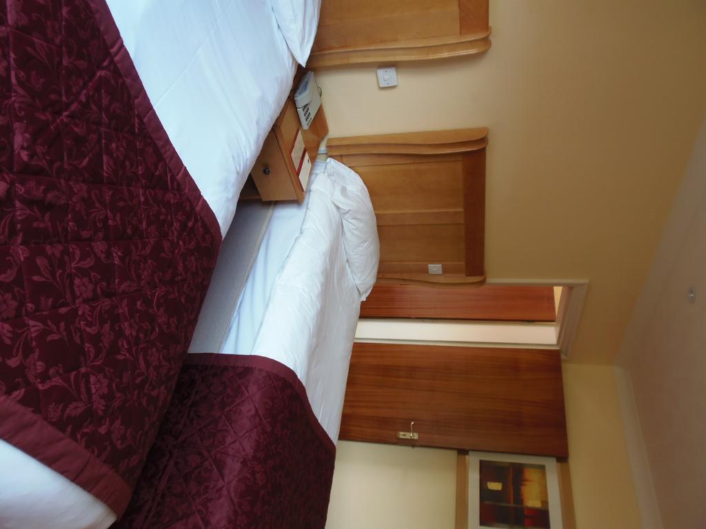 Lakeside International Hotel Camberley Pokoj fotografie