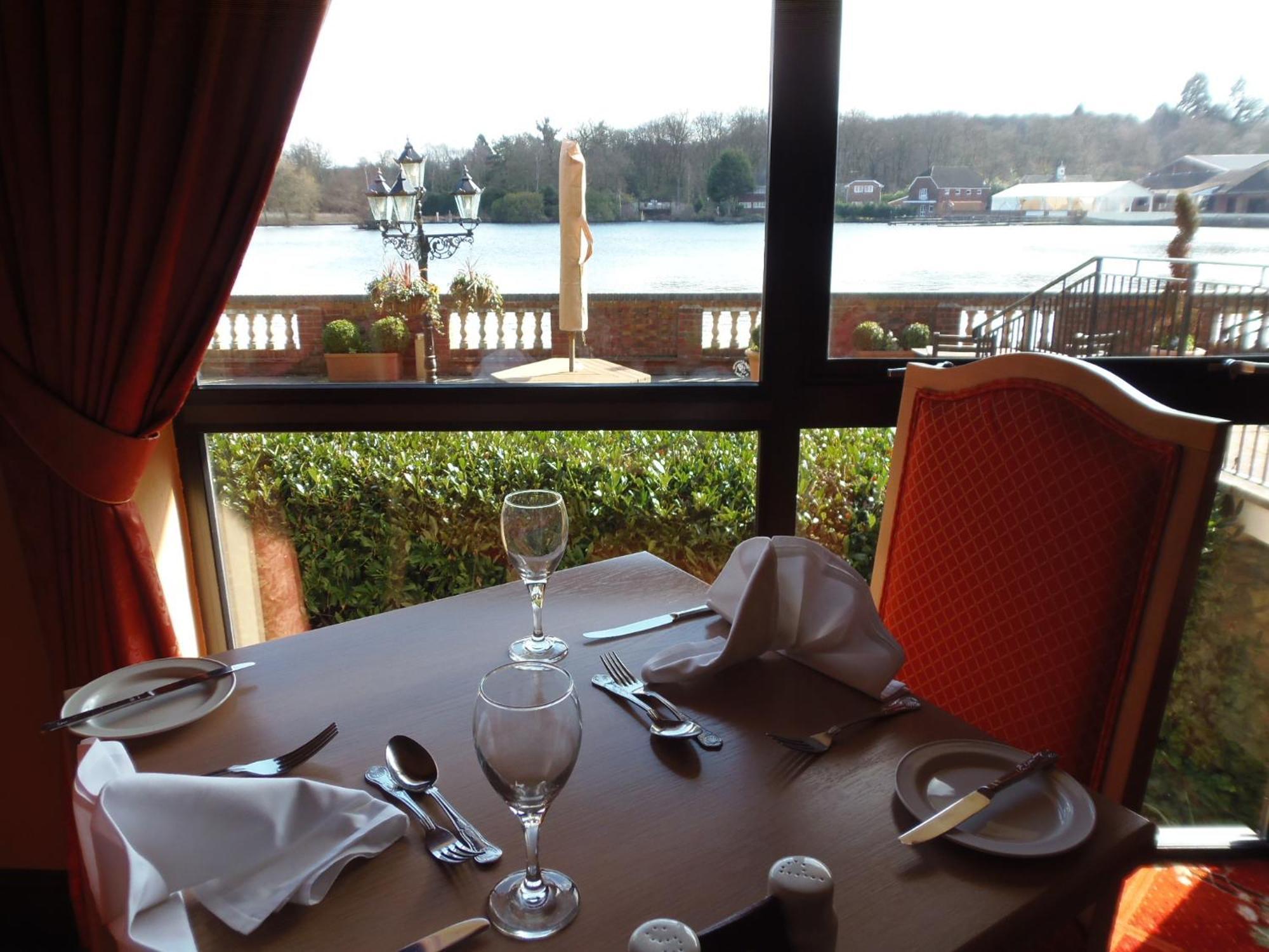 Lakeside International Hotel Camberley Exteriér fotografie