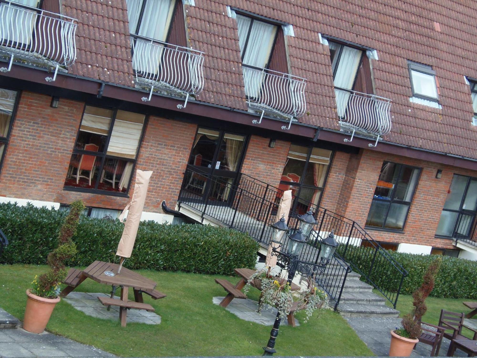 Lakeside International Hotel Camberley Exteriér fotografie
