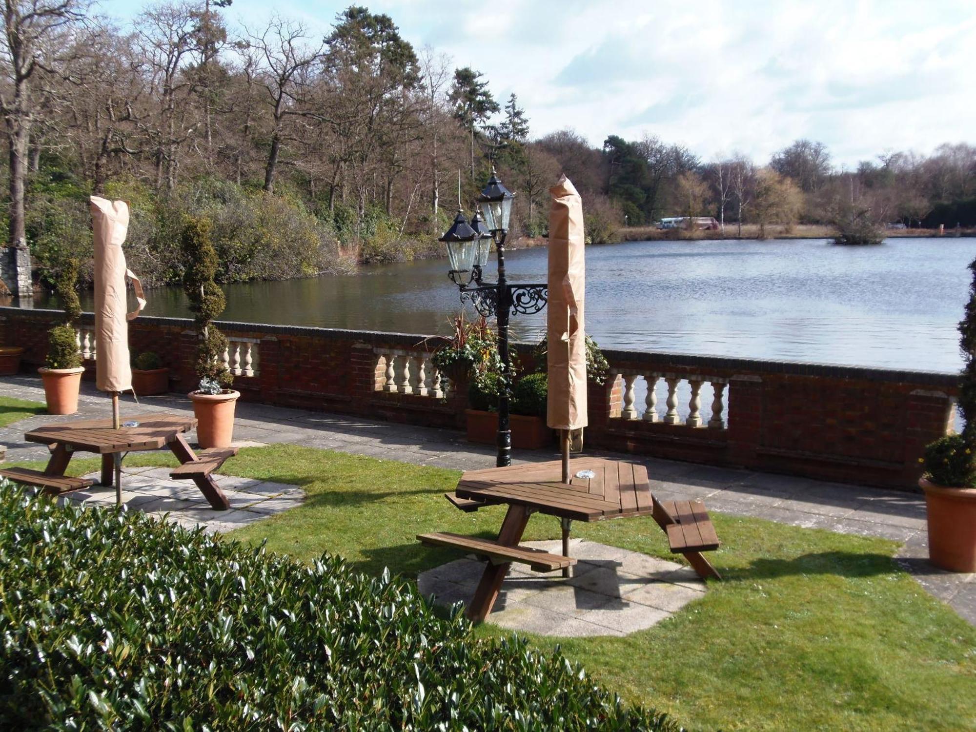 Lakeside International Hotel Camberley Exteriér fotografie