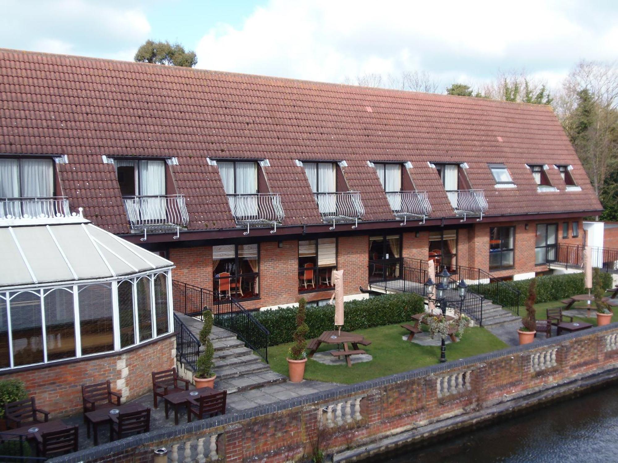 Lakeside International Hotel Camberley Exteriér fotografie