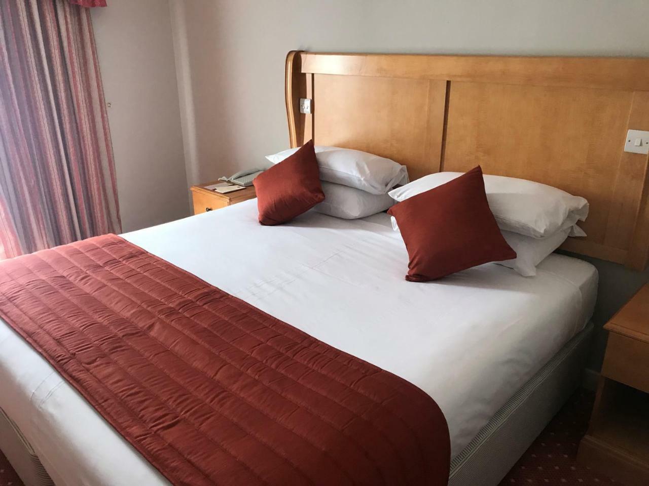 Lakeside International Hotel Camberley Exteriér fotografie